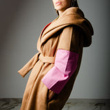 CAPPOTTO WRAP IN TESSUTO CACHEMIRE CON MANICA A CONTRASTO ROSA