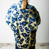 CAPPOTTO KOMOREBI CON FANTASIA DI FIORI E RIGHE E TASCHE A CONTRASTO BLU